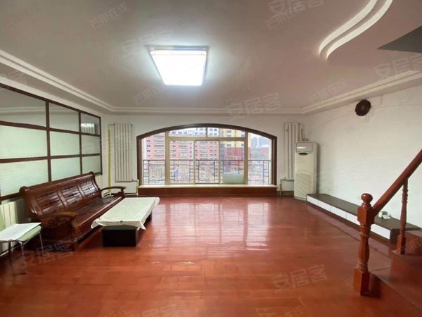 沈阳大东东中街龙溪花园龙溪花园 精装三室 封闭园区 近东中街地铁口