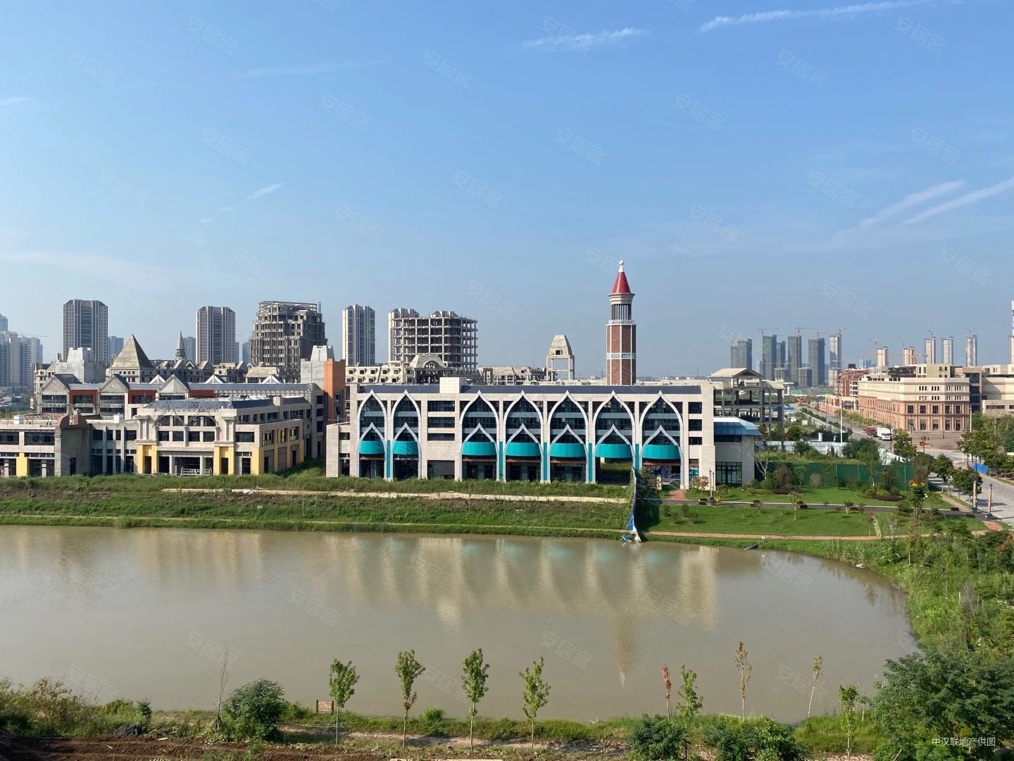 低于市场价60万仅卖260万 武汉绿地城别墅 带200平花园