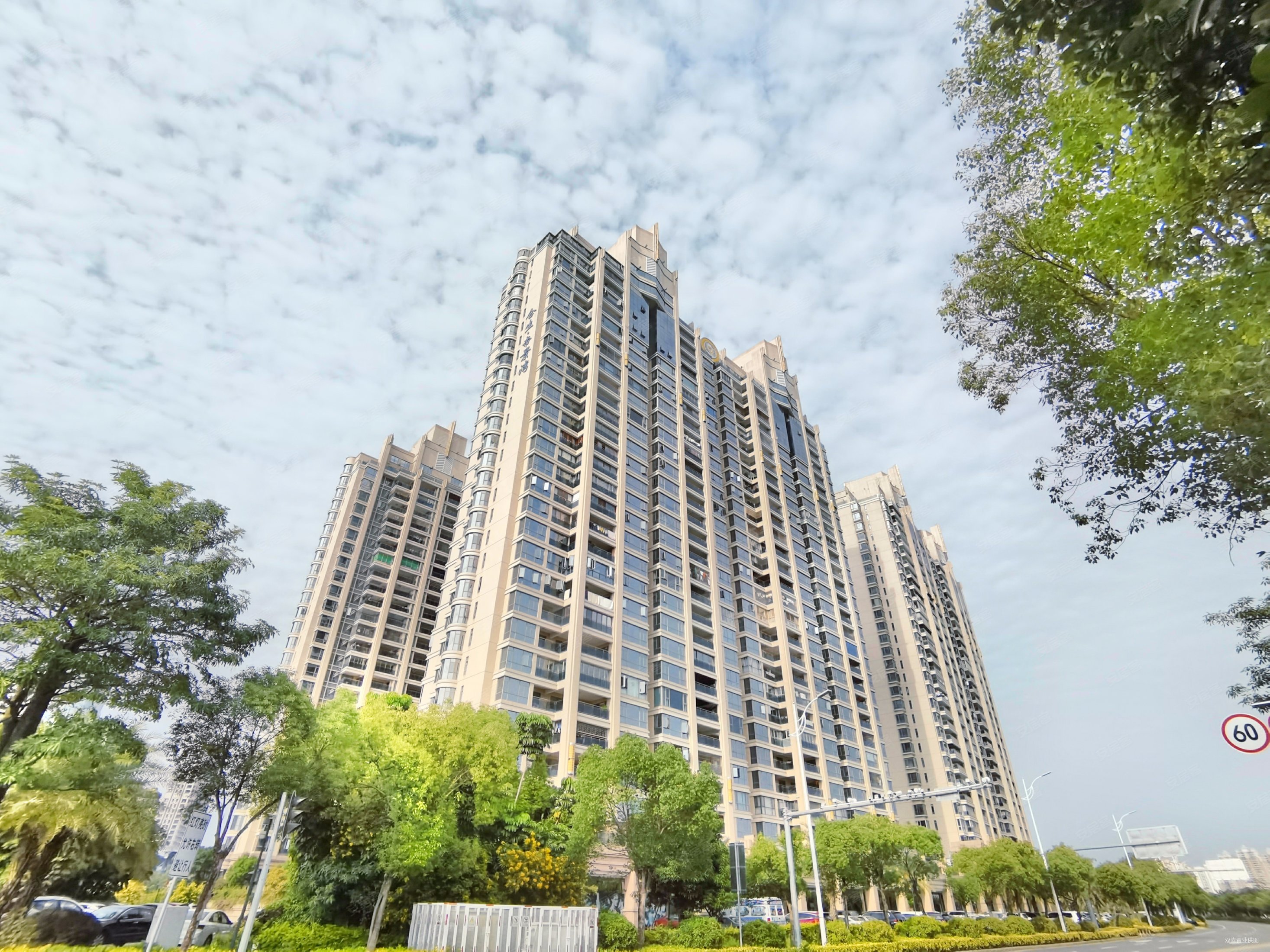 合生帝景湾5室3厅3卫285.71㎡南北470万