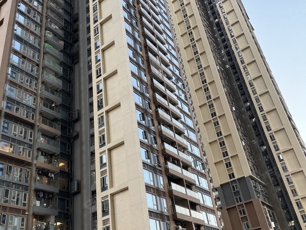 深圳宝安宝安中心区前城滨海花园(本人实拍)1号线坪洲大仟里楼上,前城