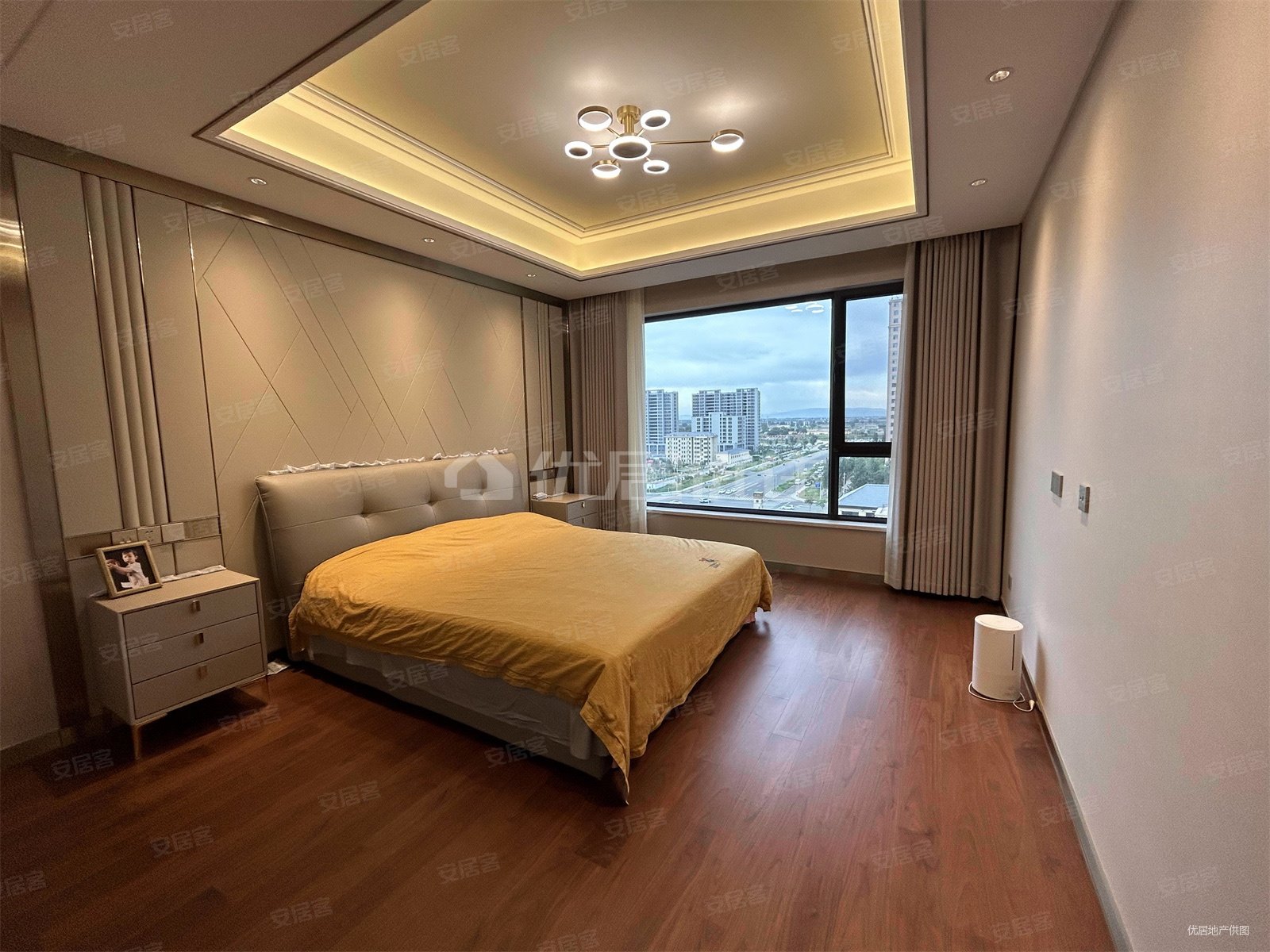 中实玺樾府 3居 精装 带家具家电 房本在手随时看