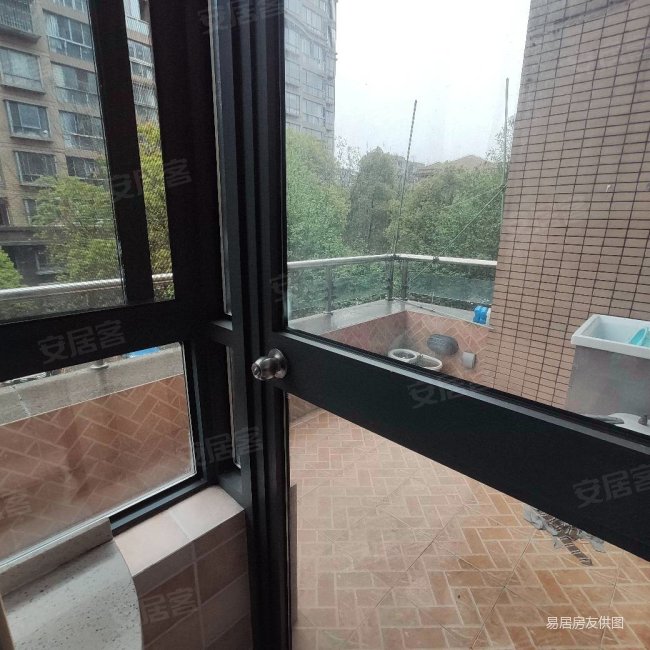 3楼西边套三阳台户型送露台已做三房使用豪华装修