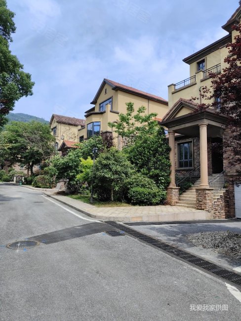 湾里长春湖一号独栋别墅业主诚心出售随时看房户型非常好不要错过