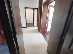 丹东振兴六纬路小学学区市委小区 房 简单装修 临近商圈出租房源真实图片