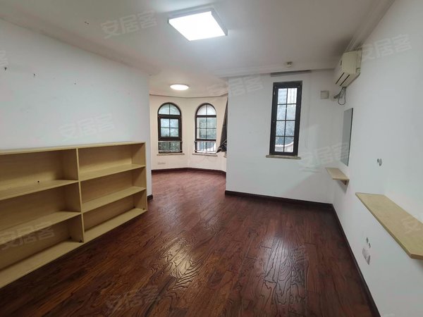 青岛黄岛薛家岛海尔山海湾山海湾一期洋房一楼商住两用,上下两层实际