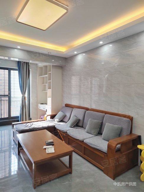 甄选小区不过马路碧桂园精装朝南三房随时看房