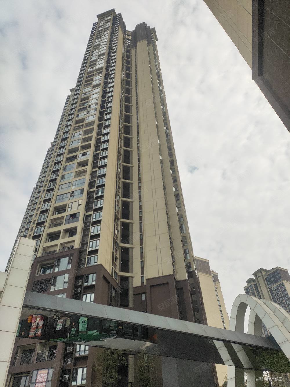 品秀星图4室2厅2卫122.57㎡南北256万