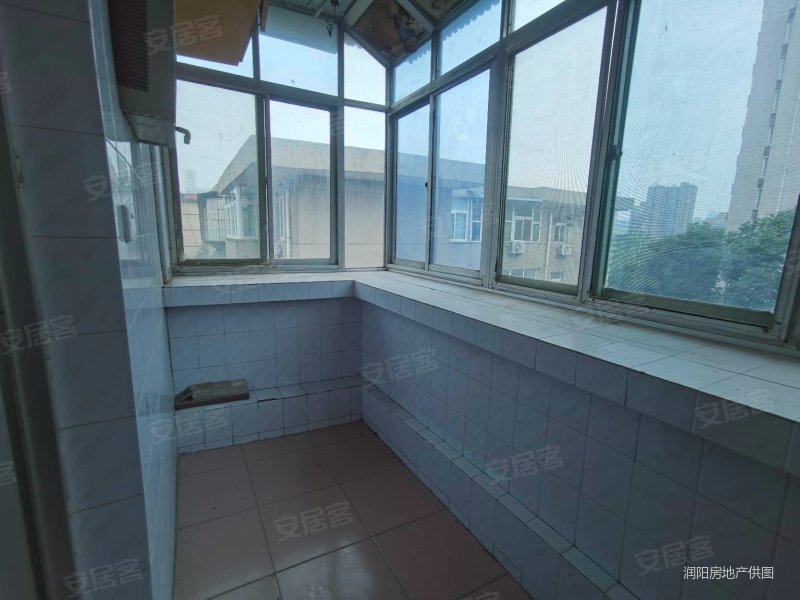 铁路新村三室一厅南北通透诚心出售,随时可以看