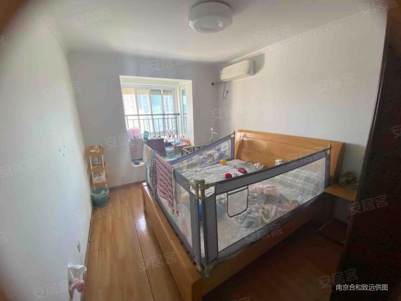 得房率高 有电梯 高楼层采光充足 满二 南向采光好 近地铁