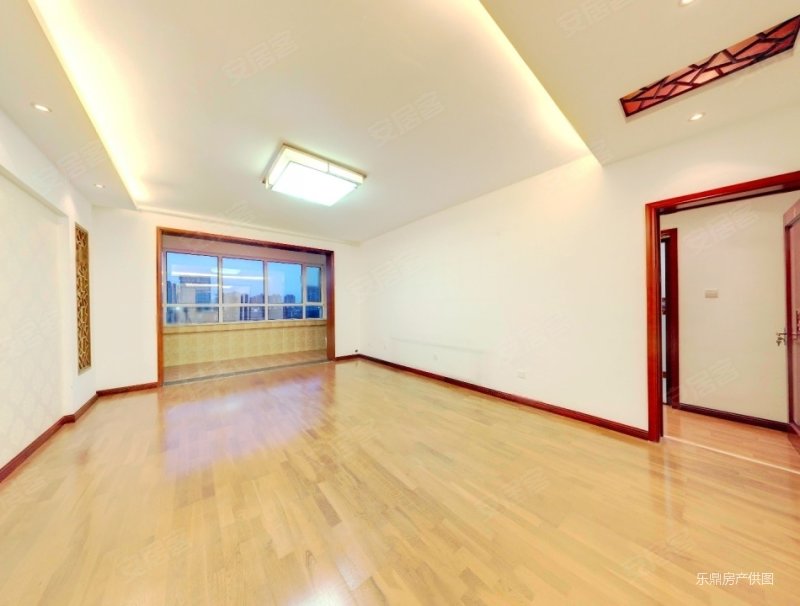 日向新华近此房楼座位置好,采光佳,商圈配套齐全,财富鼎园二手房,149