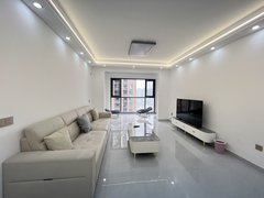 桂林临桂一院两馆吾悦广场旁，3房2卫，2台空调，采光好，出行方便周边配套齐全出租房源真实图片