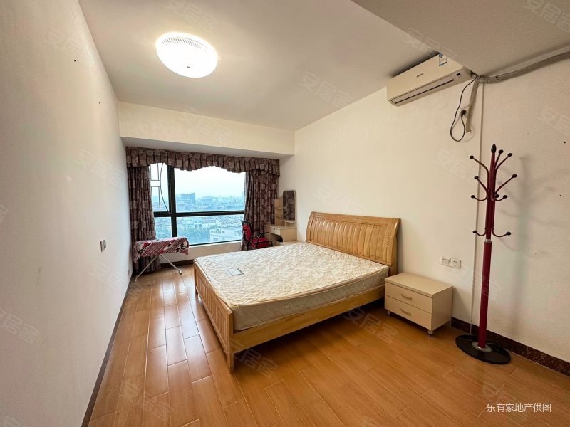 豪逸御华庭精装3房,朝南,业主诚心出售