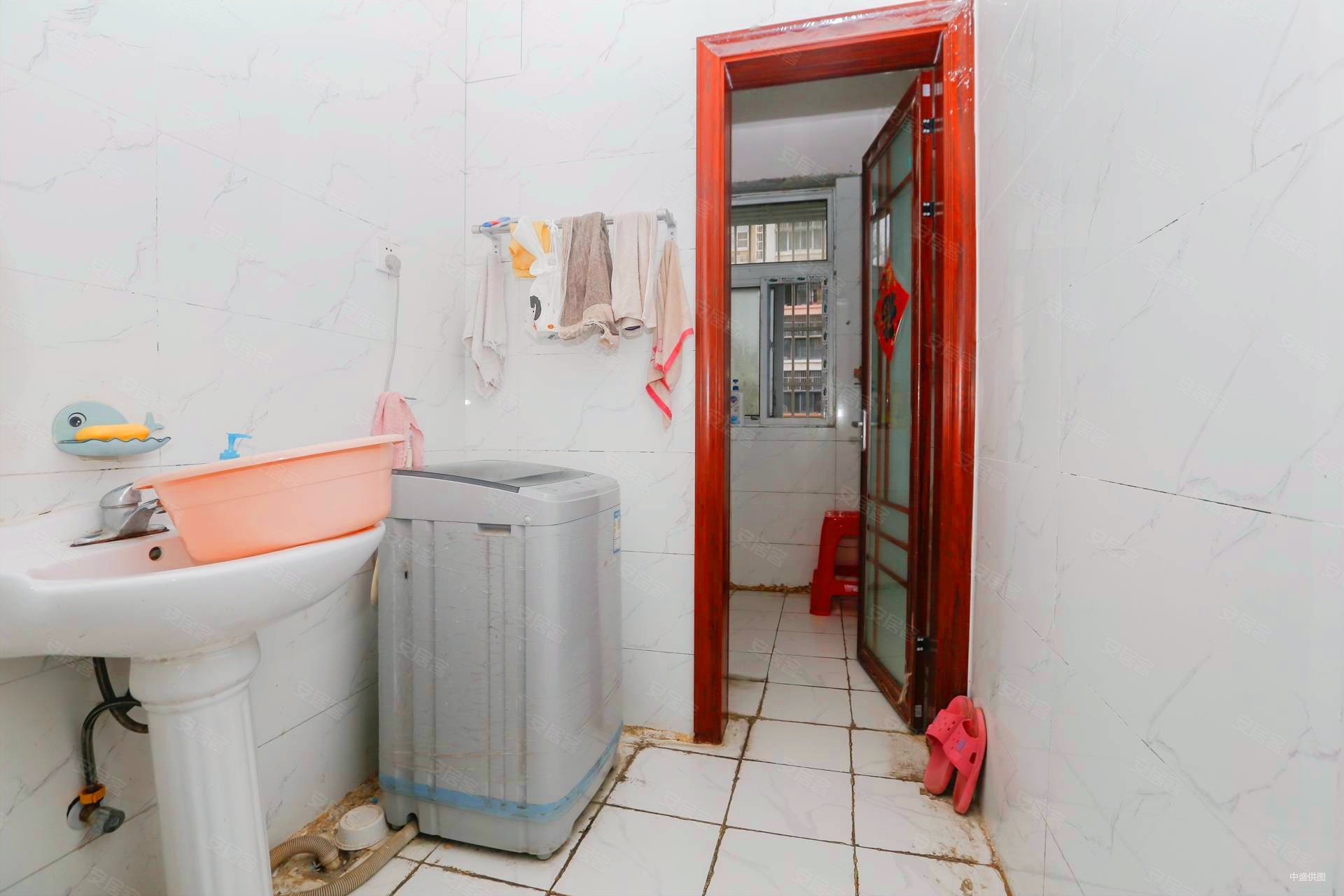 荣城花园北苑 小区新 南北通透 产权清晰 低容积 小三房