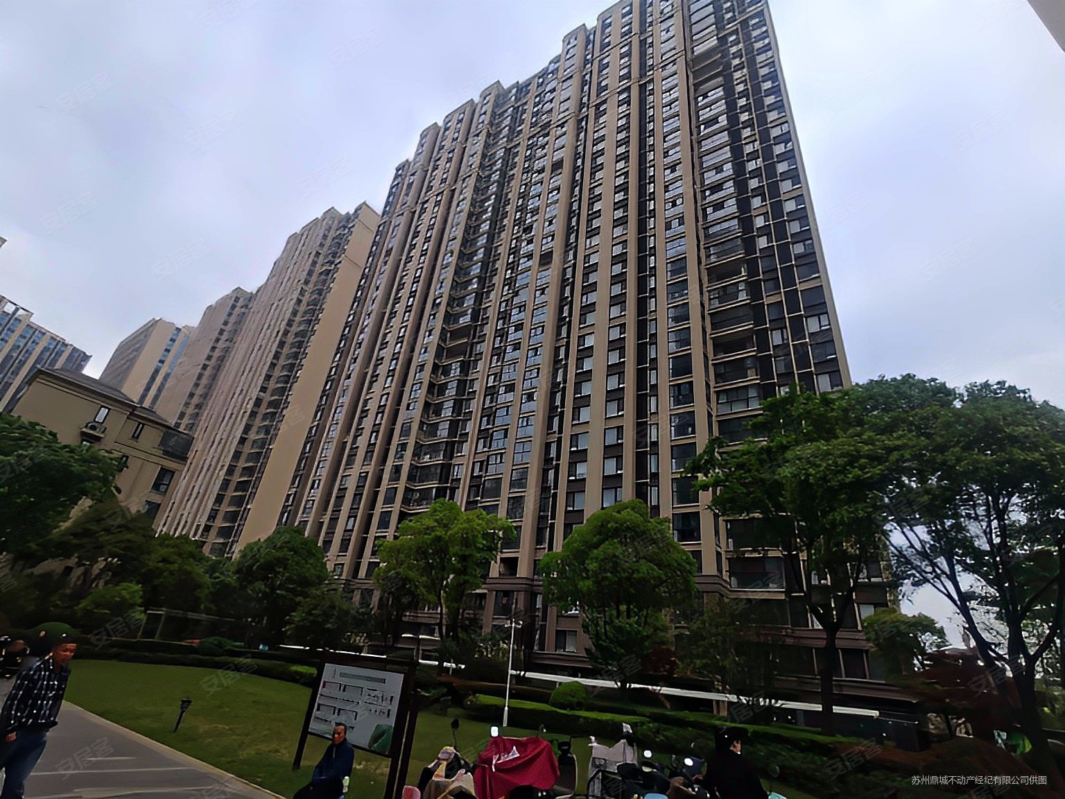 阳光城丽景湾生活广场3室2厅1卫93㎡南北170万