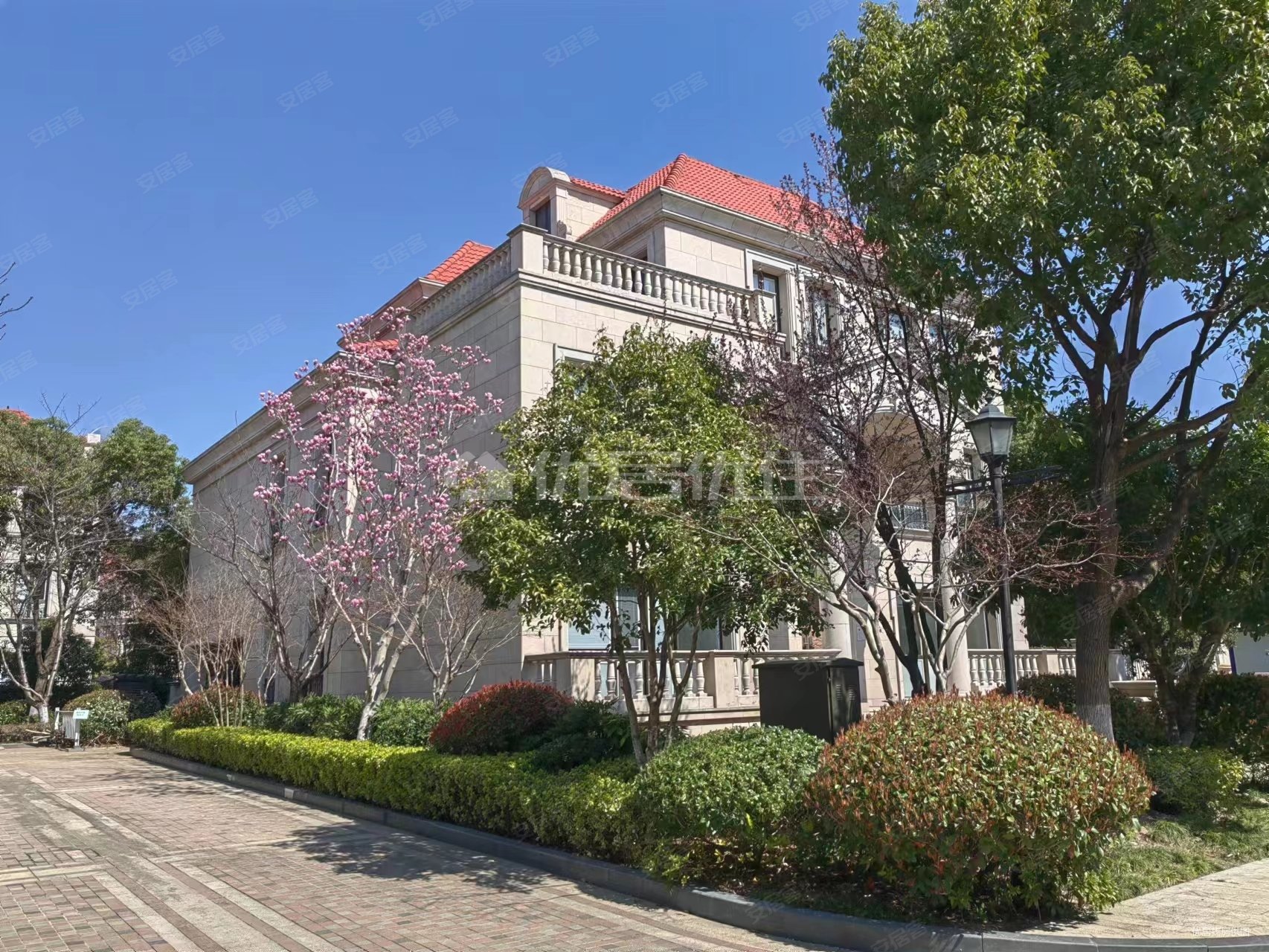 苏州房产网>苏州二手房>工业园二手房>湖东二手房>建屋康帝庄园>1706