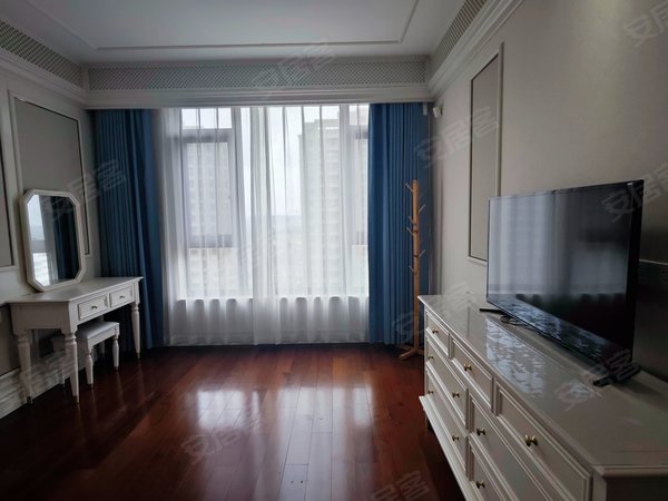 上海浦东唐镇浦发罗兰翡丽浦发罗兰翡丽 3室2厅1卫  电梯房 精装修165