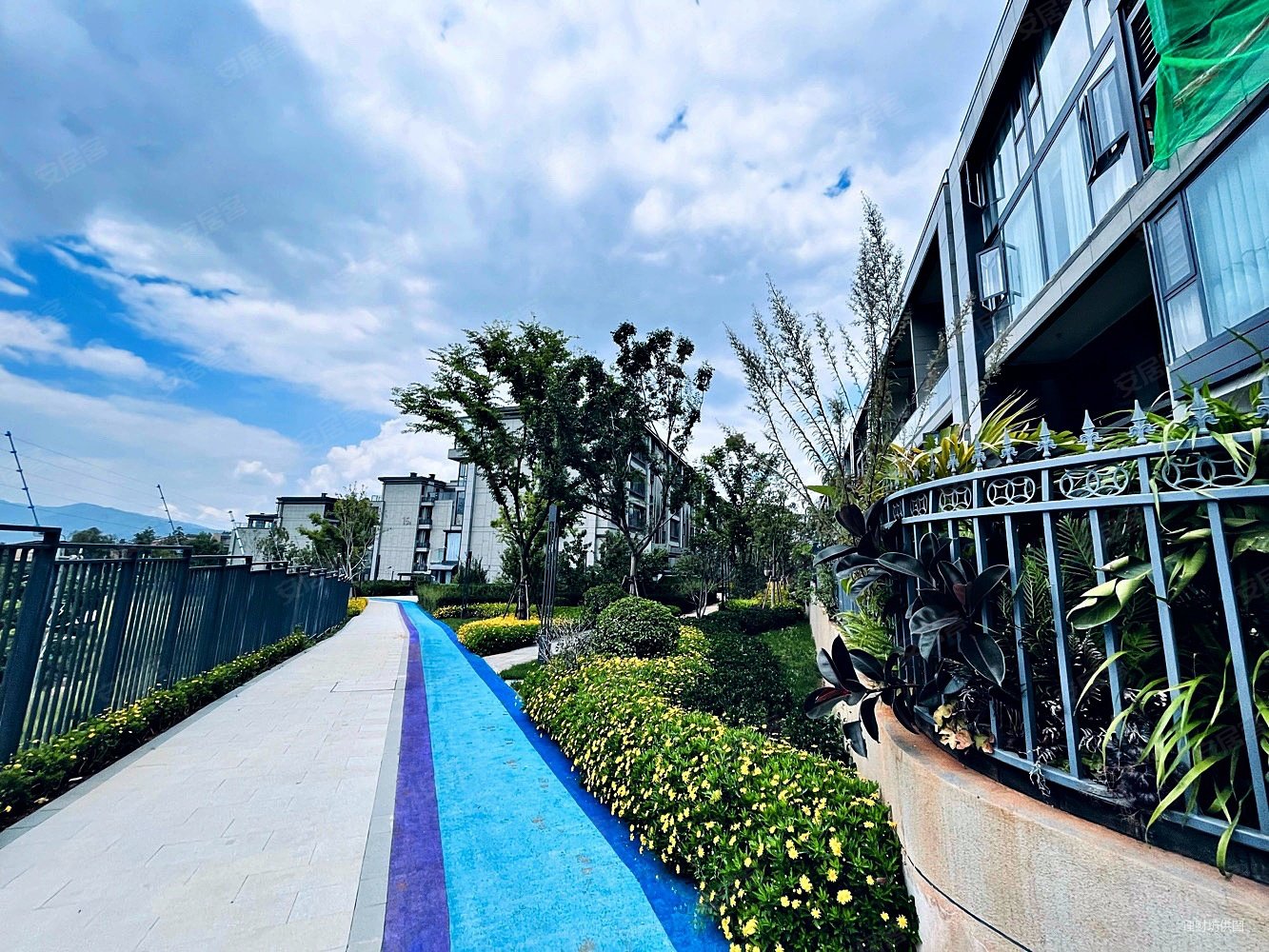 滇池半山观滇复式中空大跃层