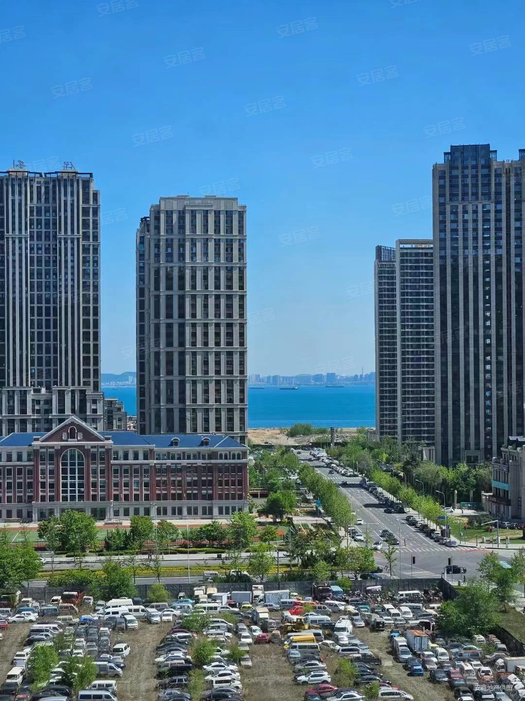 东港四季上东113平三室两卫 拎包就住 小区环境绿化多 急售