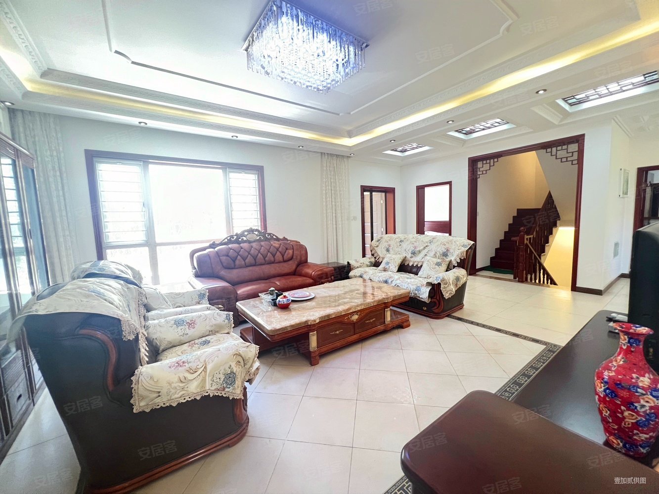 上山间精装联排 前后花园 地下室带采光井 可贷款