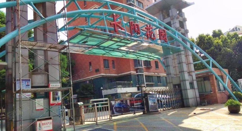 鼓楼龙江银诚荟闻 聚福园旁 长阳花园中间楼层不临街价低三房