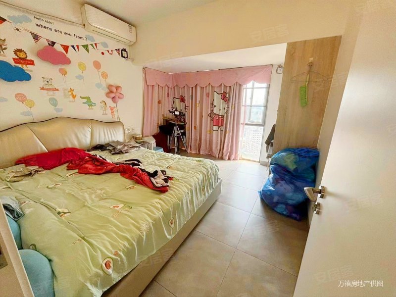 万达广场对面精装3房急麦拎包住 中高楼层 南北通透 停车方便
