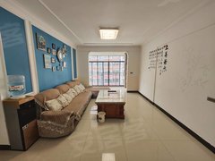 河池宜州宜州城区领秀华城电梯两房,配套齐全,小区停车方便!出租房源真实图片