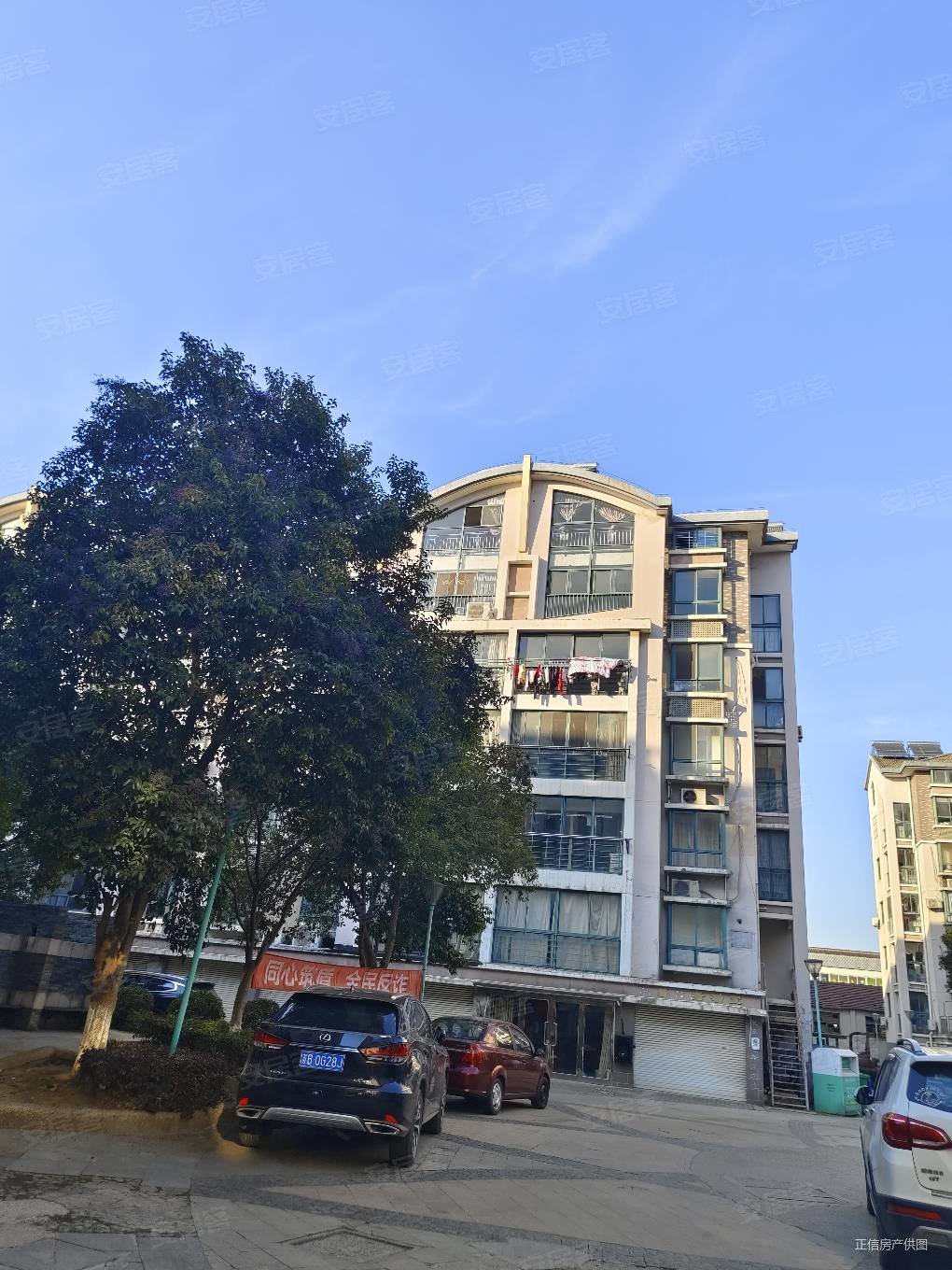 康馨园4室2厅2卫146.35㎡南北92万