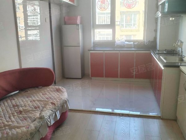 大连金州东山路金润小区(b区)金润小区b  两室一厅!房子保持干净卫生!