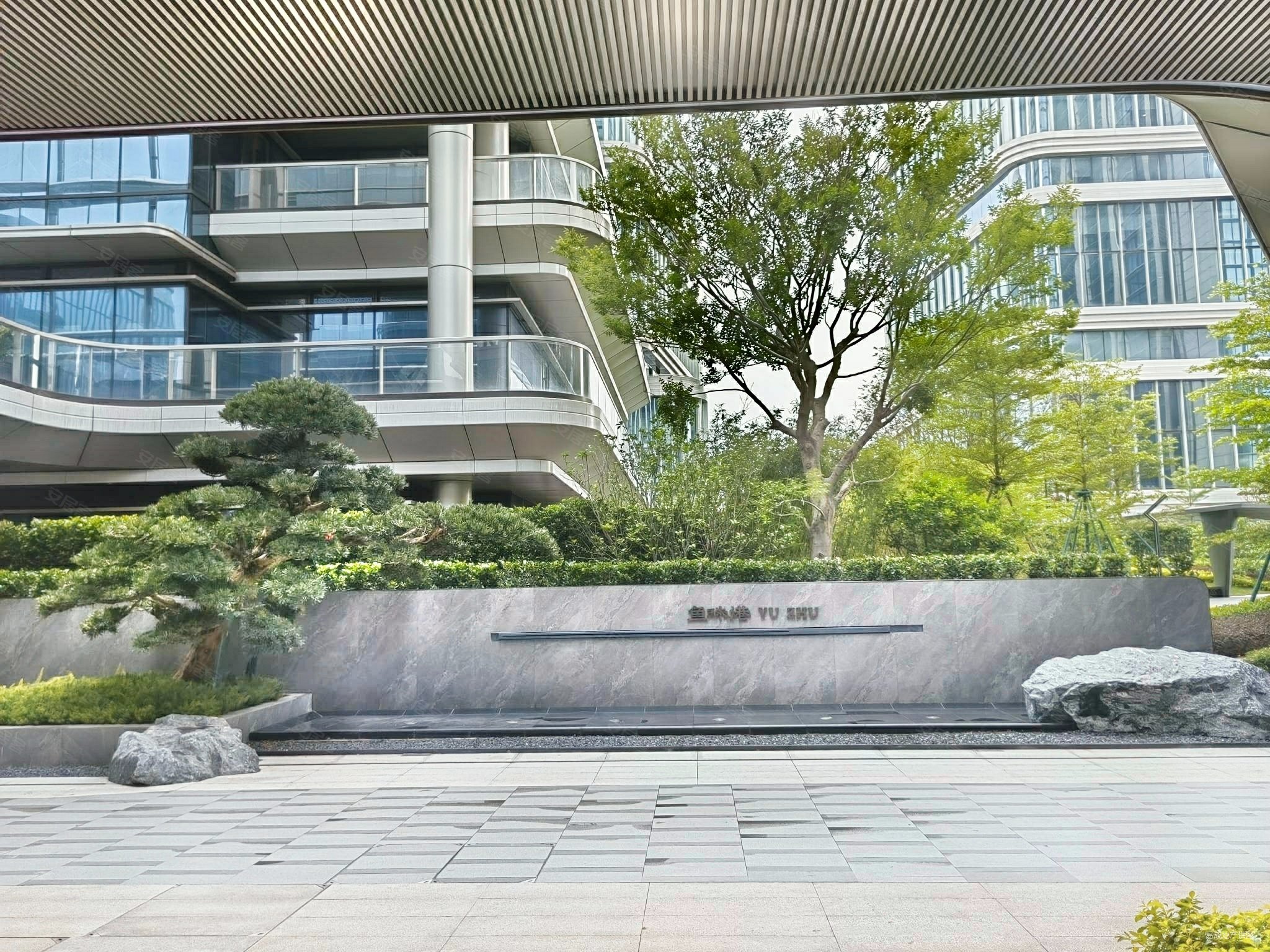 保利鱼珠港123平方东南向中空复式三房出售