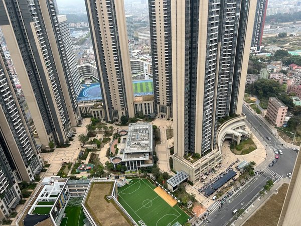 深圳坪山坪山恒大城(一期)精装四房 大面积大阳台 家私家电全齐出租