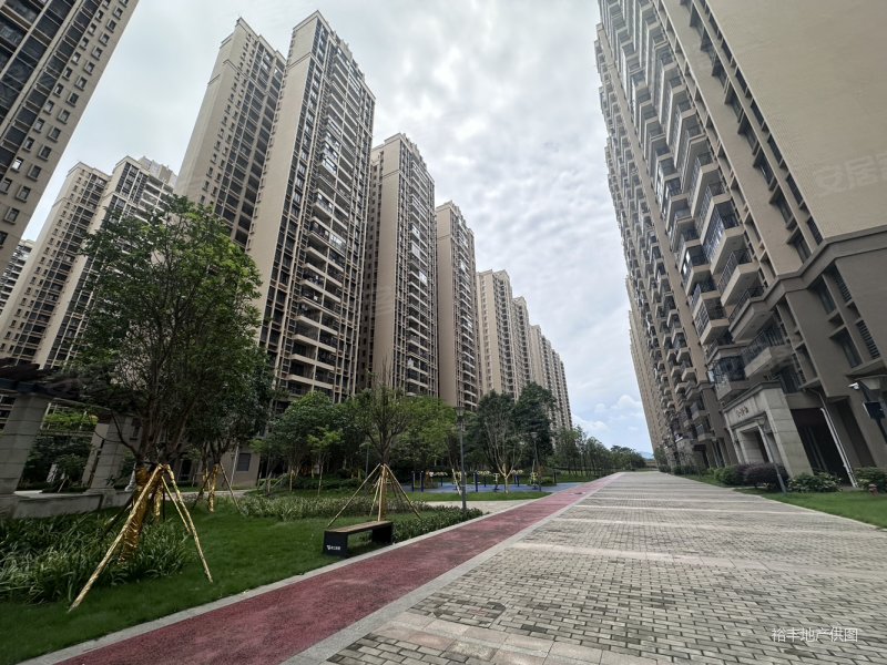 总价再少10w高性价比大三房,珠江国际城二手房,80万,3室2厅,2卫,89.