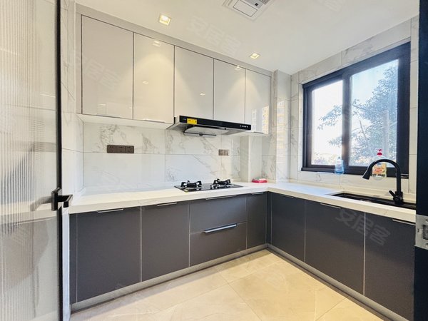 金华东阳横店南江壹号南江一号 轻原木奶油风 6500一月 免物业费出租房源真实图片