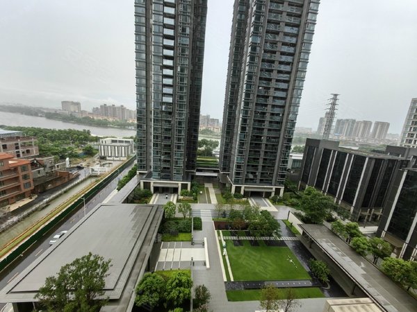 东莞万江客运总站保利首铸天际保利天际三房高楼层超温馨随时看房价可