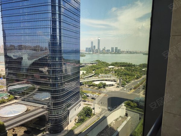 苏州工业园湖西苏州中心8号苏州中心精装湖景一房,手机实拍,随时看房