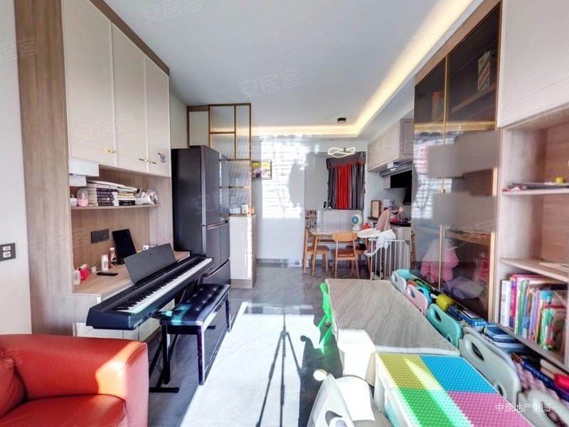 百仕达东郡,精装修两房,厅出阳台,满五年红本费用少