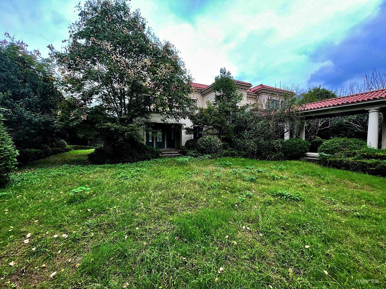 独栋四房 送车位 南北双花园1700邻水走游艇 近青浦,时代御湖(别墅)