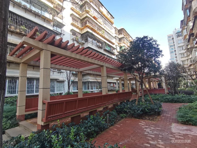 诚心出售关官渡广场银城花园随时看房方便