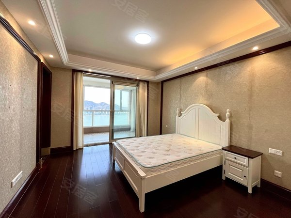 彩虹城租房,彩虹豪庭 4室2厅3卫 配套齐全 241平 南北通透,滨江租房