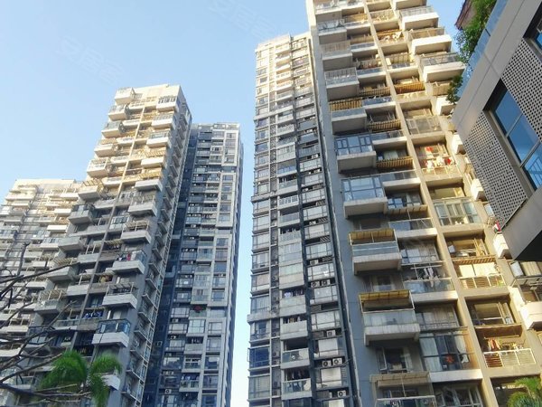 深圳宝安宝安中心区第5大道高发西岸花园第五大道三期豪华装修5房