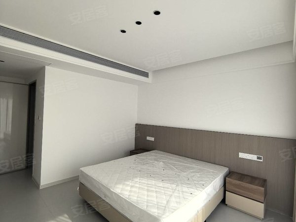 金华东阳横店秦王公馆秦王公馆大边套4房！现代简约风！带地暖！全新的家具家电齐全出租房源真实图片