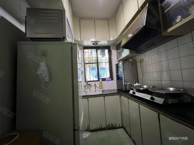 逸仙小区(宝山) 南北两房 出行方便 电梯房 医疗配套成熟