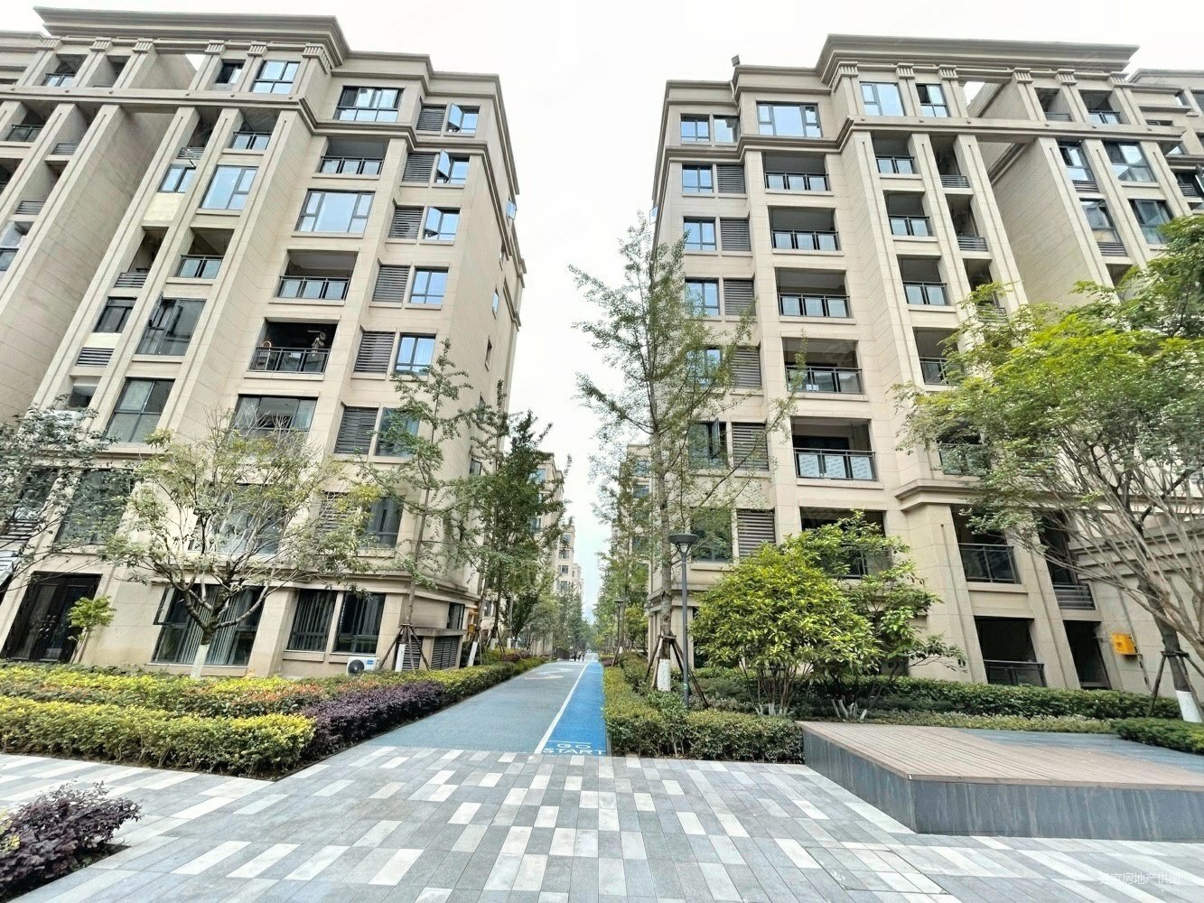 刘家坪轻轨旁龙湖洋房一梯三户凤凰楼层全朝中庭南北通透