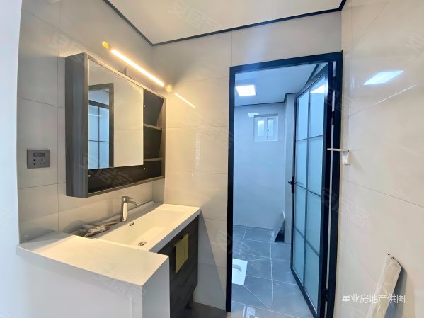 彭州南部新城 次新小区 楼层好 精装修套三 双卫,明信仕林悦府二手房