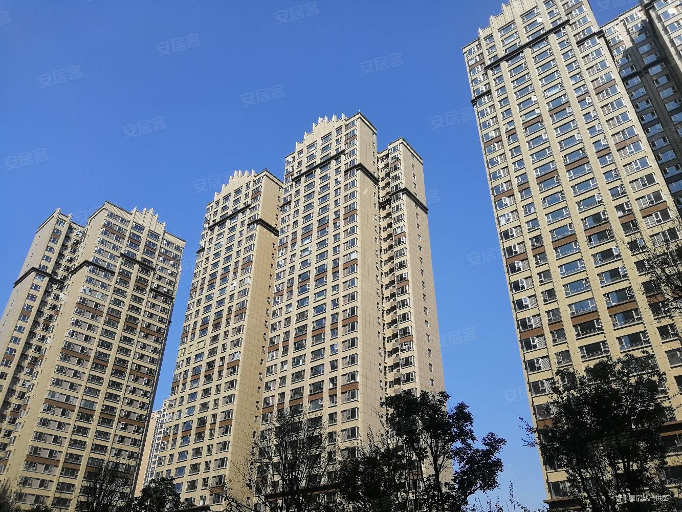 全新上线新兴瑞园刚需小三室适合年轻人具体联系