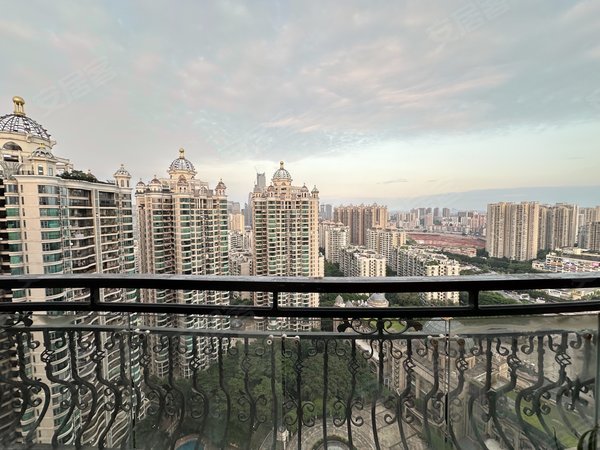 广州海珠广州塔珠江帝景苑珠江帝景四房两卫带储物间 保养干净 住家