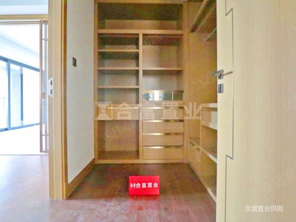 珠江金茂府5室2厅3卫270㎡东西1780万