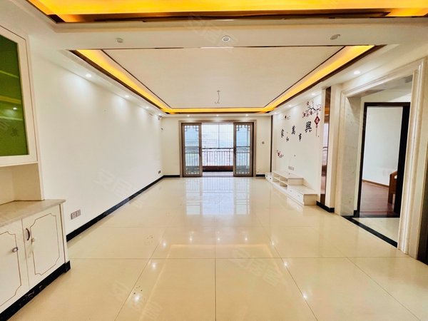 深圳龙华大浪鸿盛御景鸿盛御景花园小区 电梯高层 三房两厅 采光无