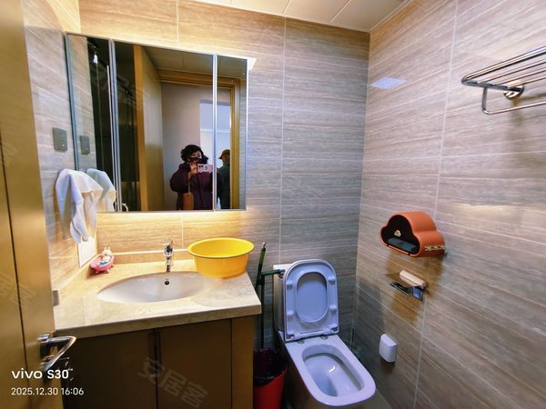 包头九原富力城富力城(D区)新装修 有空调 温馨两居 家具家电齐全拎包入住 干净立整出租房源真实图片