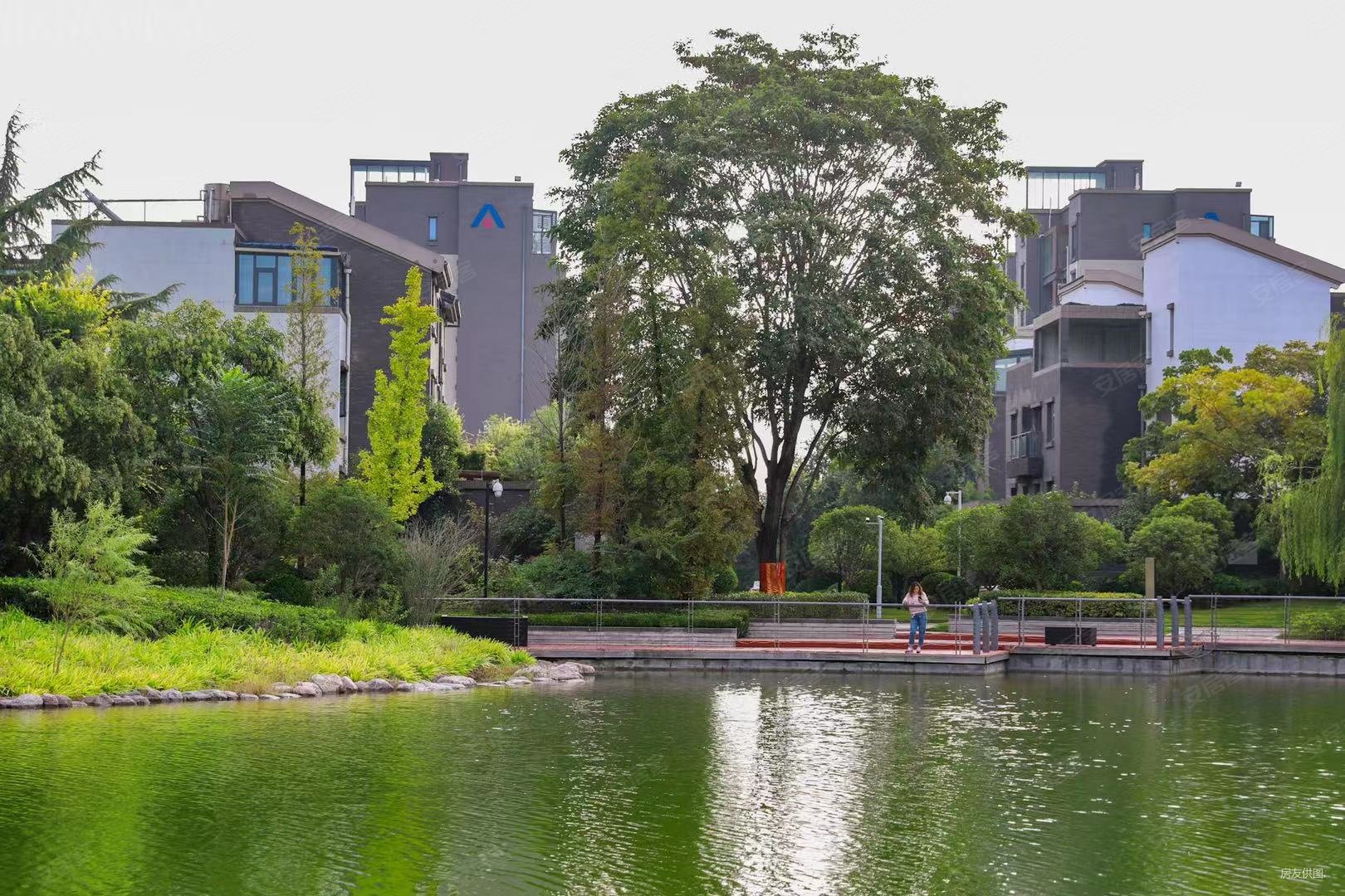 洋房别墅社区小区环境好房本165平另外赠送8平5室