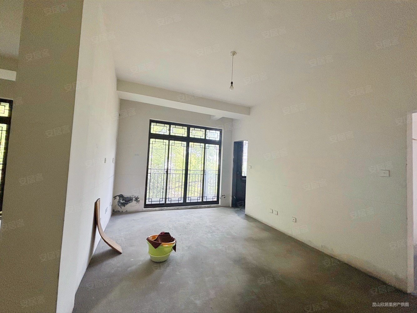 南湖秋月4室2厅4卫258㎡南320万